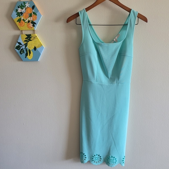 Guess Dresses & Skirts - Guess squareneck scalloped hem dress Women's size small Mint